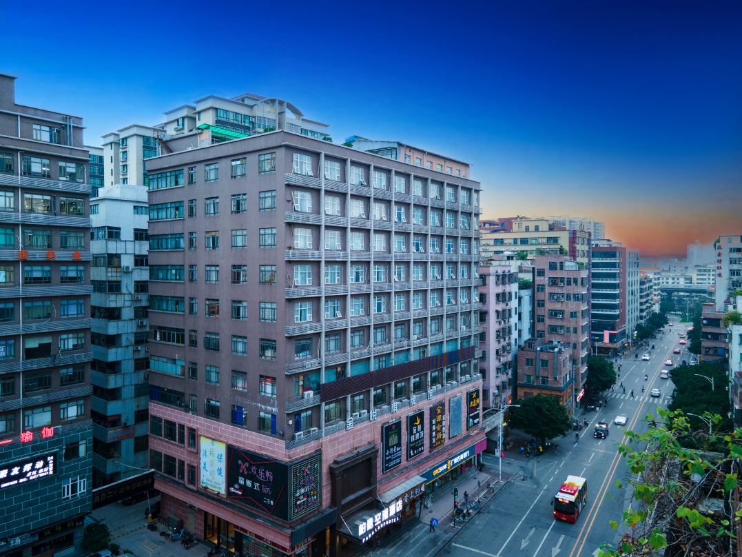 柏丽空港酒店(广州白云火车站店)外观