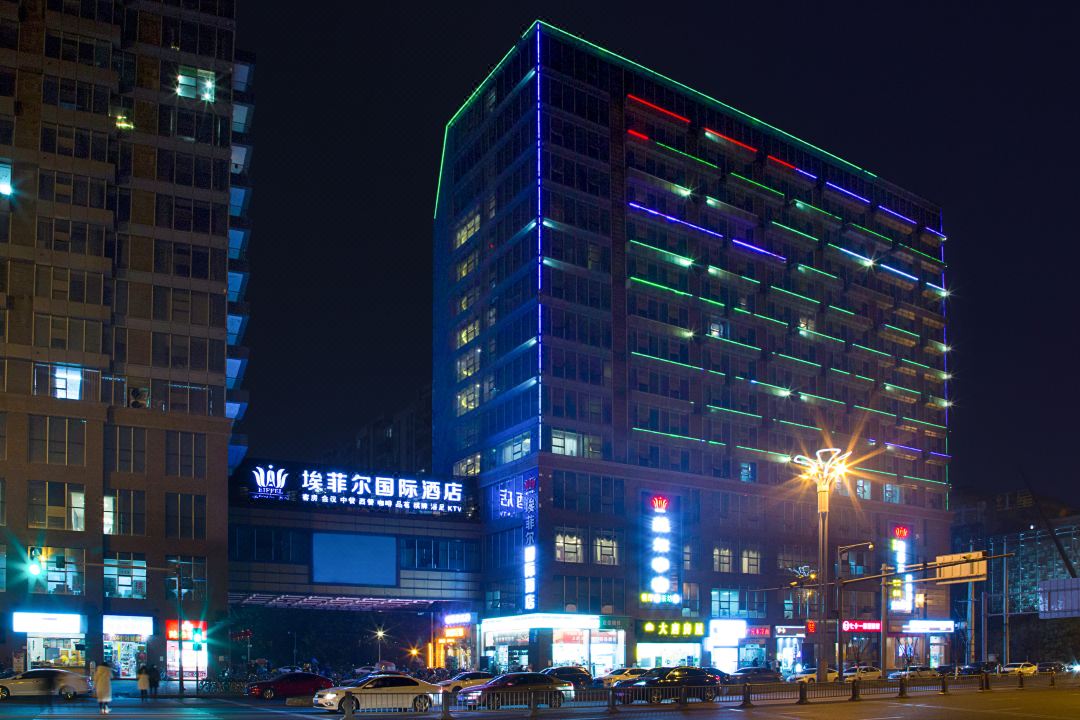 埃菲尔国际酒店(成都红牌楼地铁站店)外观