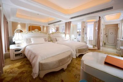 杭州白金汉爵大酒店楼上双床客房图