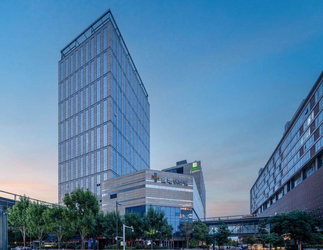 郑州郑东智选假日酒店外观