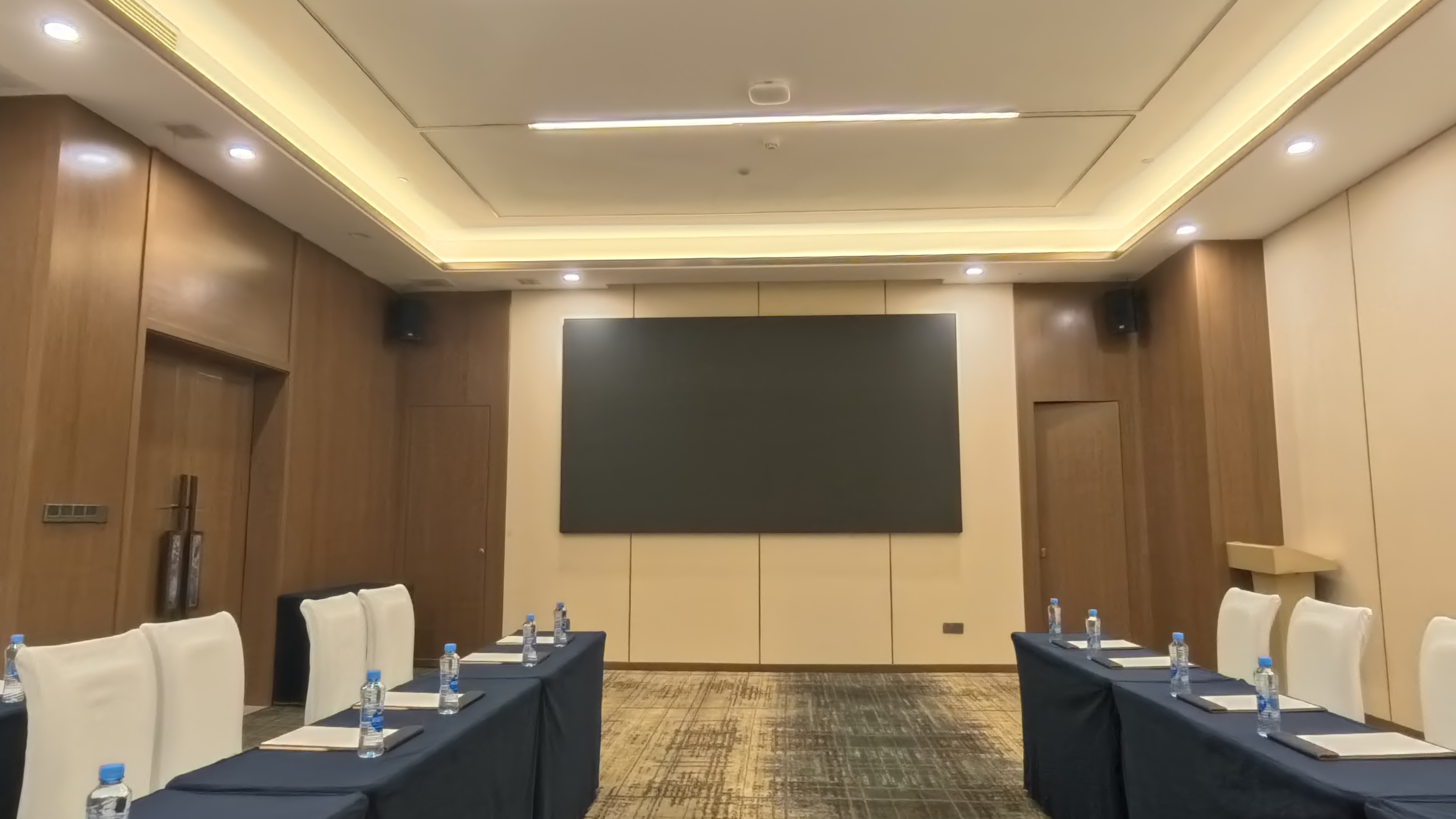 江西玉泉岛大酒店会议室一会场图