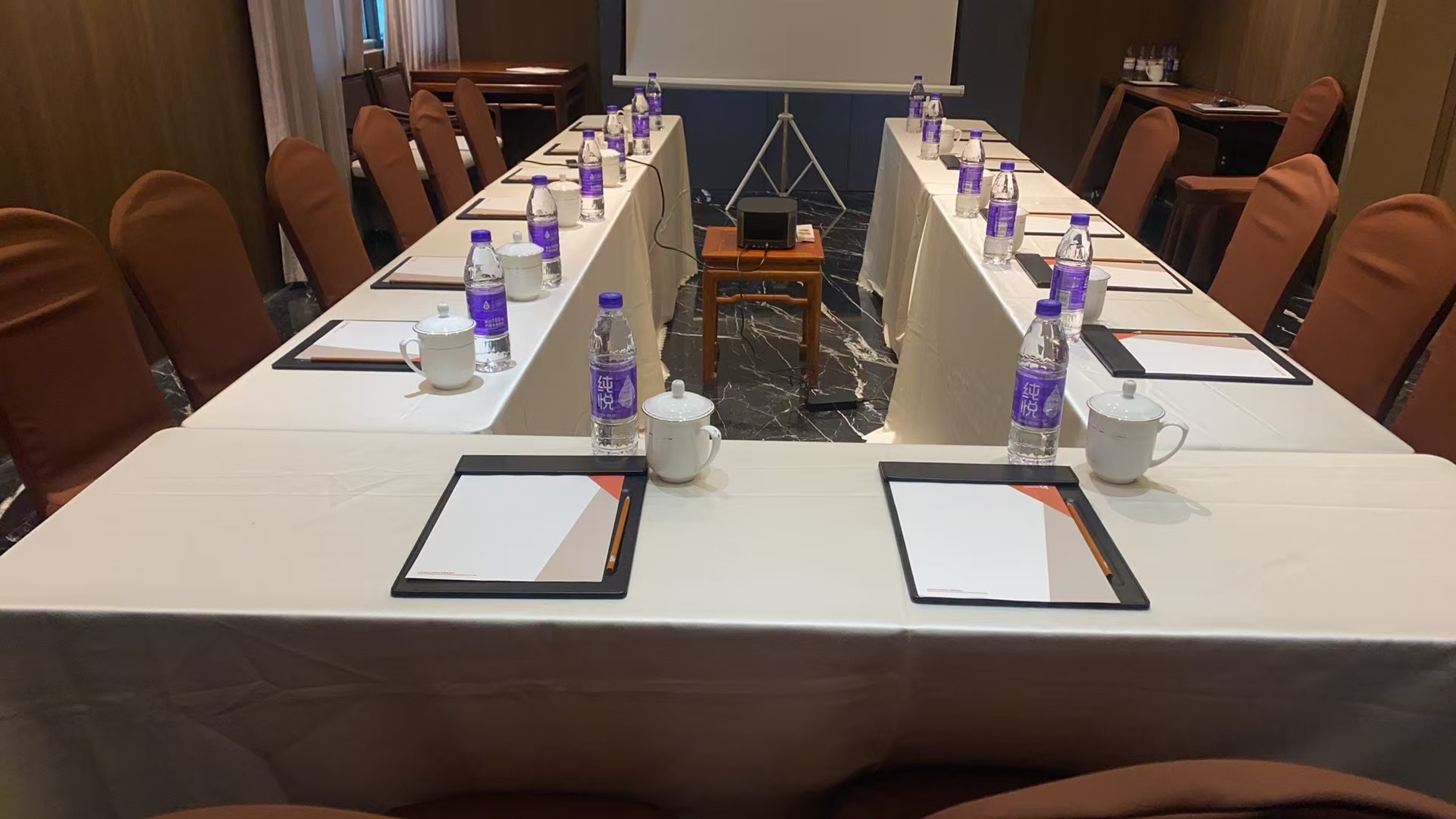 开封清明上河园希尔顿惠庭酒店二楼小会议室会场图