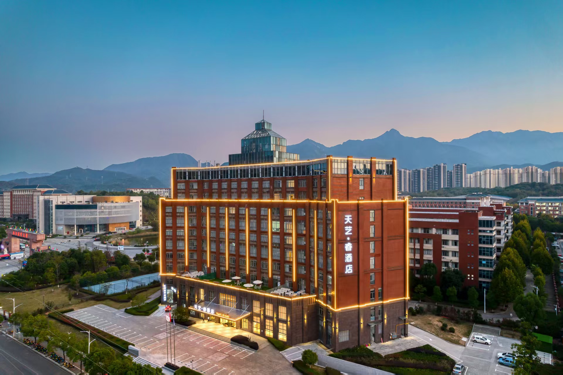 天艺·睿酒店（九江职业大学九江学院店）外观