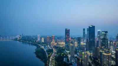 南昌红谷滩秋水广场希尔顿欢朋酒店外观