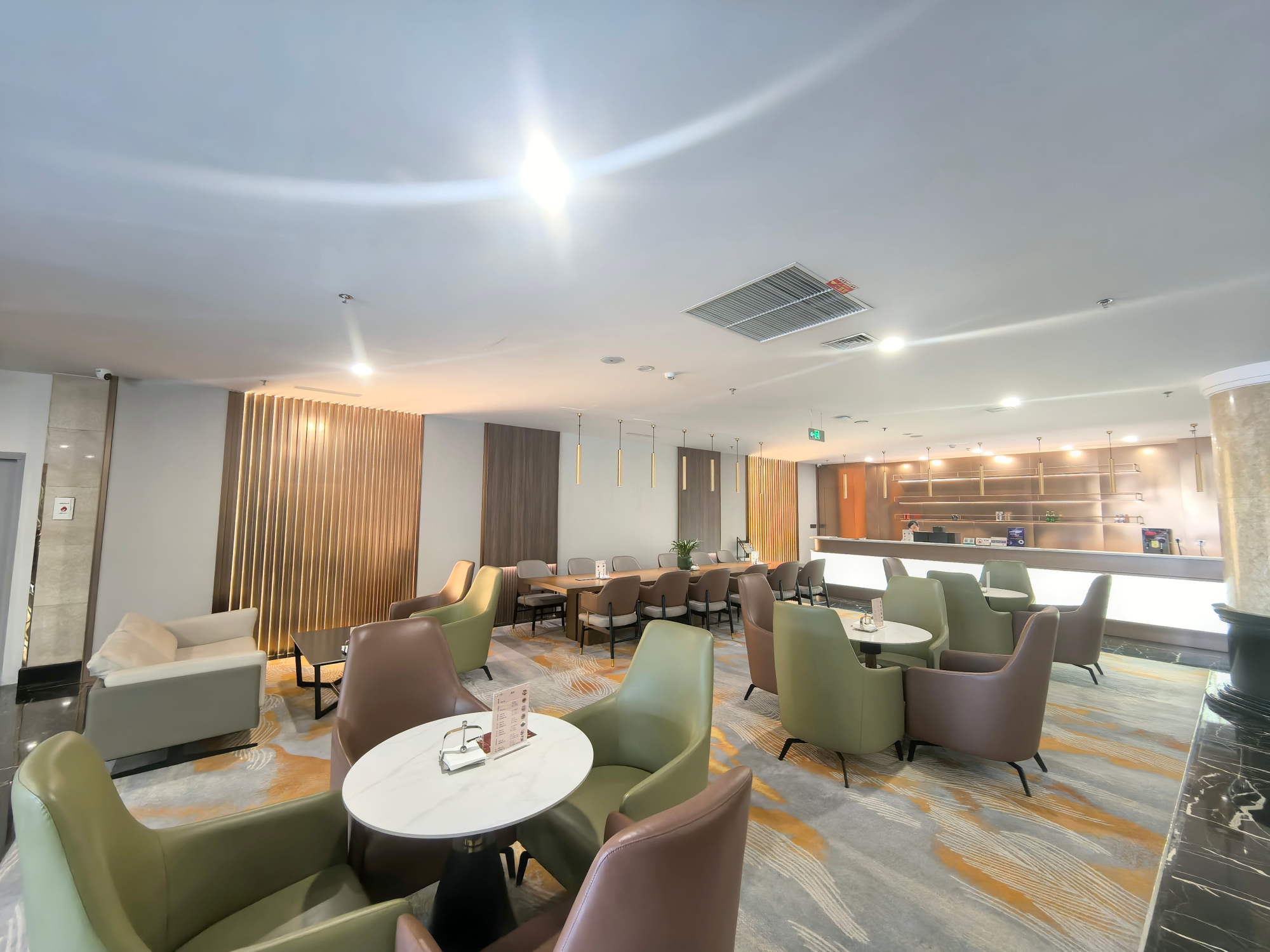 杭州首旅南苑凯豪酒店（人民路地铁店店）周边环境