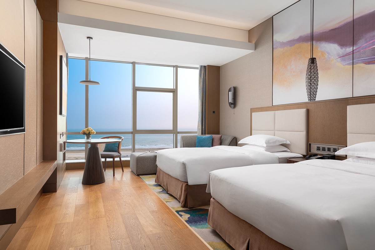 北海银滩皇冠假日酒店高级双床房海景客房图