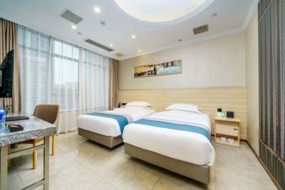 深圳中天美景大酒店(宝安国际机场西乡地铁站店)标准双床房.基础配置客房图