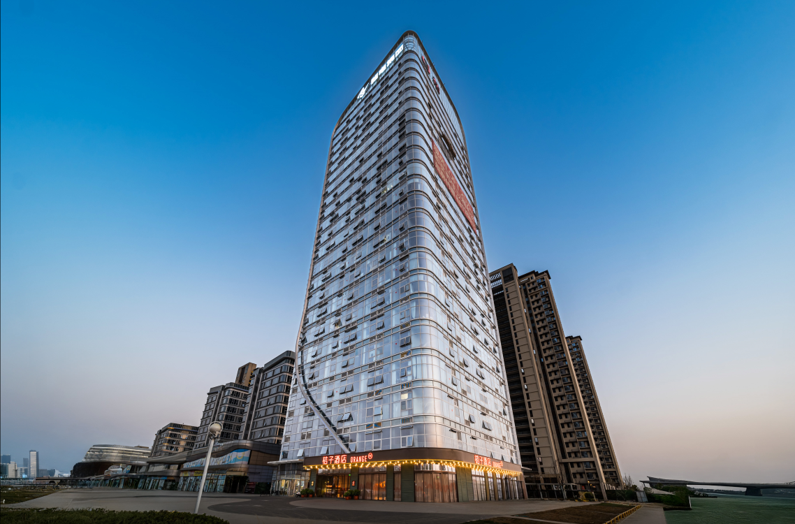 桔子南昌瑶湖西地铁站师大酒店外观