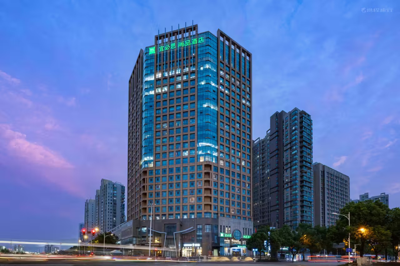 宜必思·尚品酒店（武汉光谷广场民族大学店）会议场地封面图