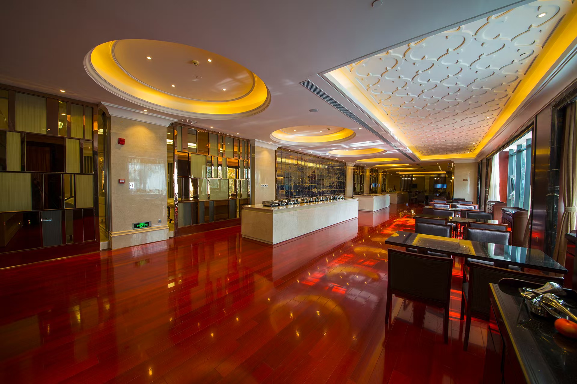 前湖酒店一楼西餐厅餐厅图