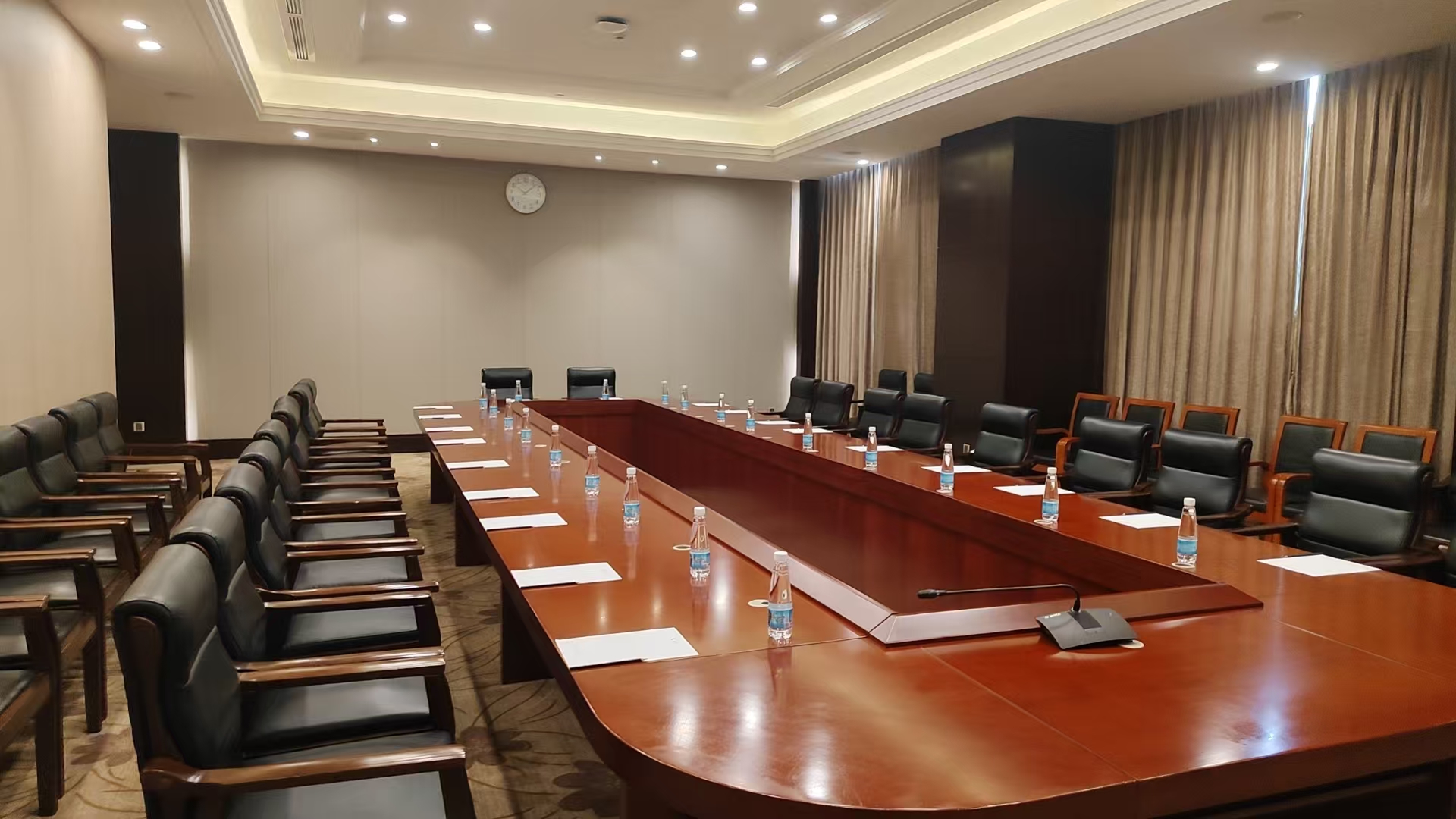 前湖酒店305会议室会场图