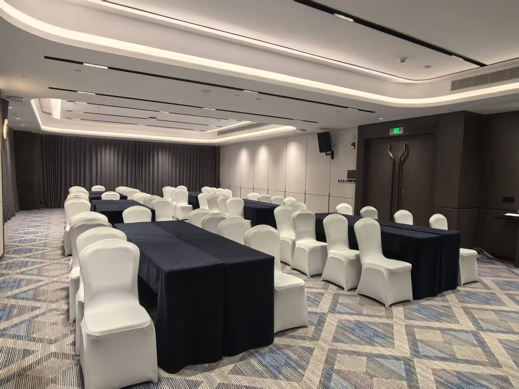 广州白云机场文旅城希尔顿欢朋酒店会议厅