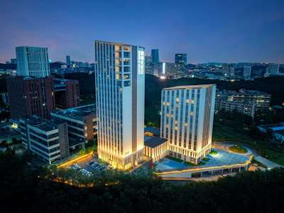 铂顿元世纪广州神舟地铁站岭南学院店外观