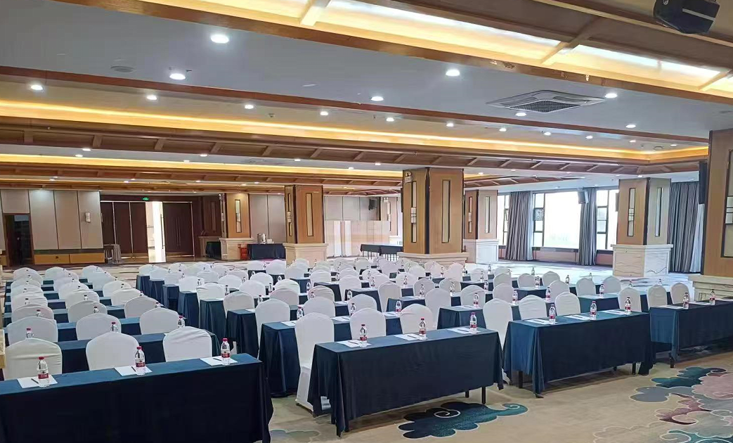 云桢花园酒店（昆明高铁南站店）会议厅