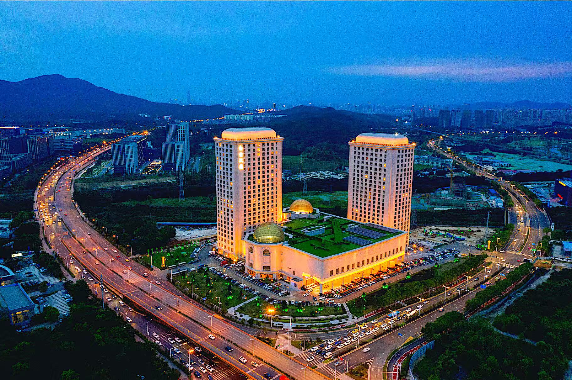 南京白金汉爵大酒店外观