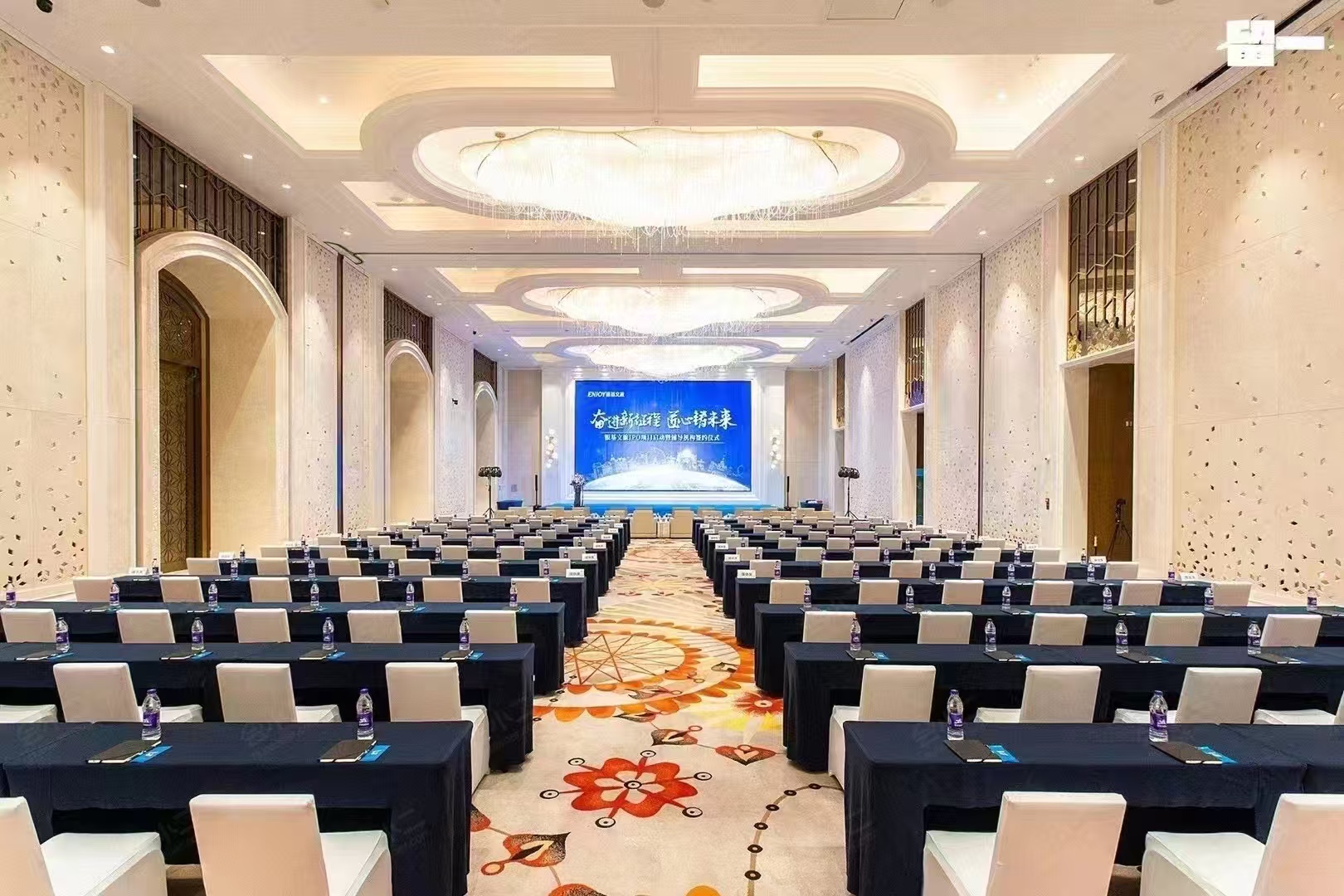 郑州银基冰雪酒店水晶宴会厅会场图