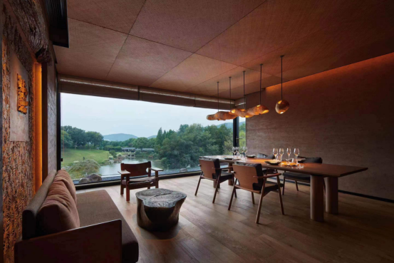 南京青龙山庄酒店龙吟山房餐厅图