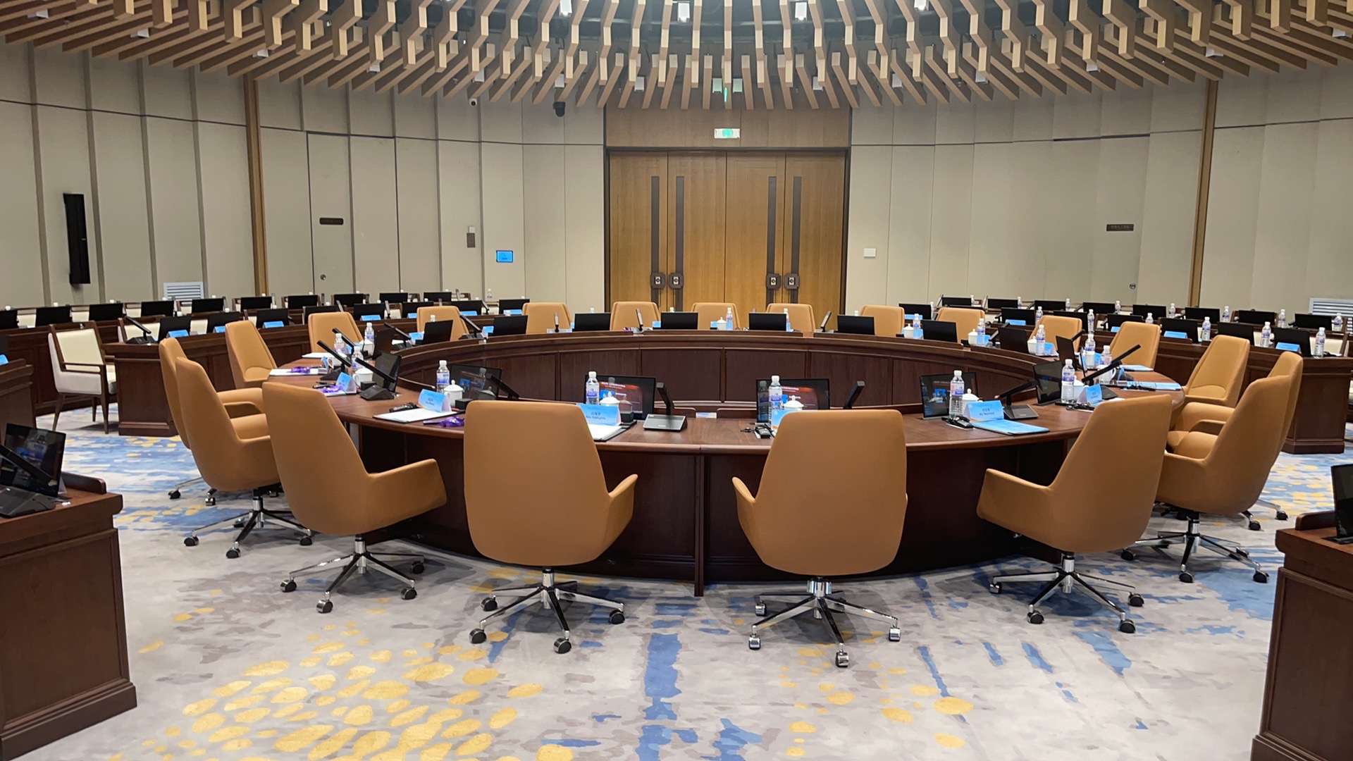 上合建国饭店301圆桌会议室会场图