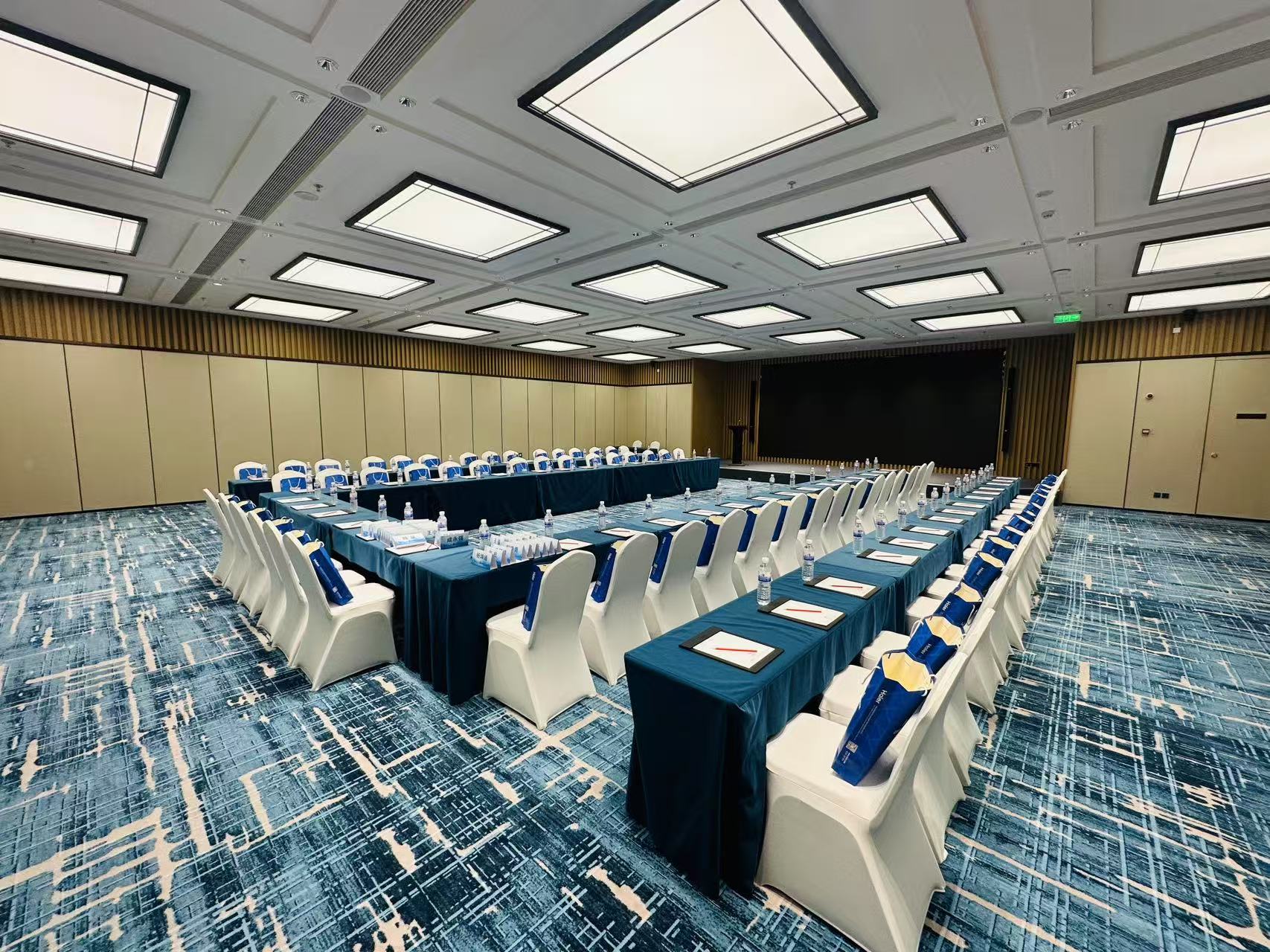 上合建国饭店202多功能厅会场图