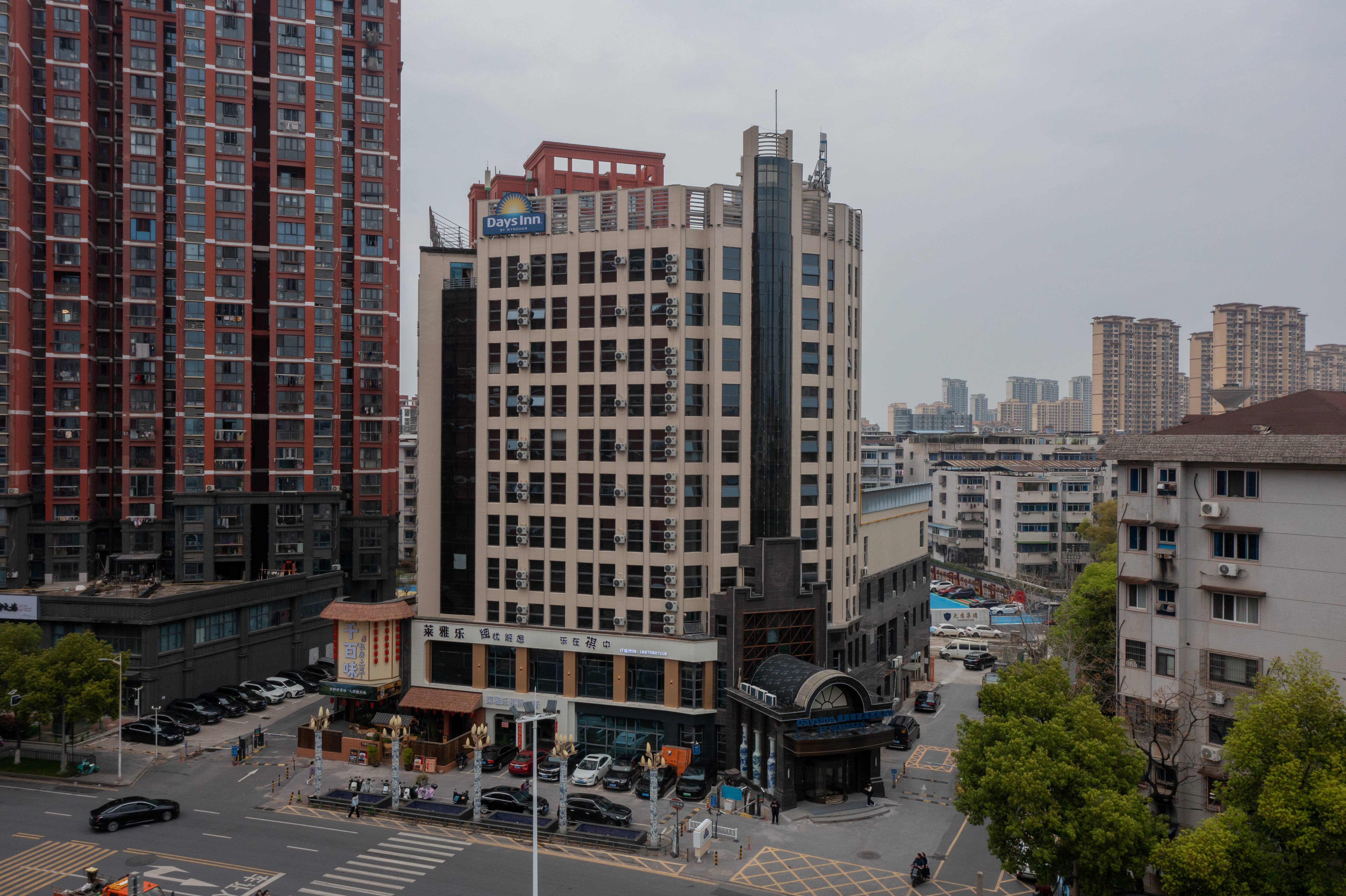 戴斯精选温德姆酒店（南昌滕王阁起凤路地铁站店）外观