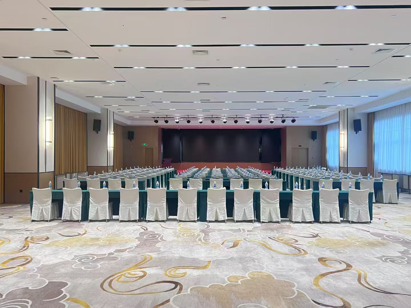 青山湖万达颐华酒店青山湖厅会场图