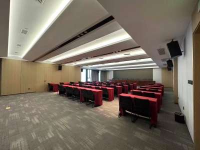 南昌朝阳江滩公园亚朵酒店会议厅