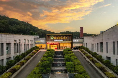 新润桦大酒店(深圳光明城站虹桥公园地铁站店)会议场地封面图