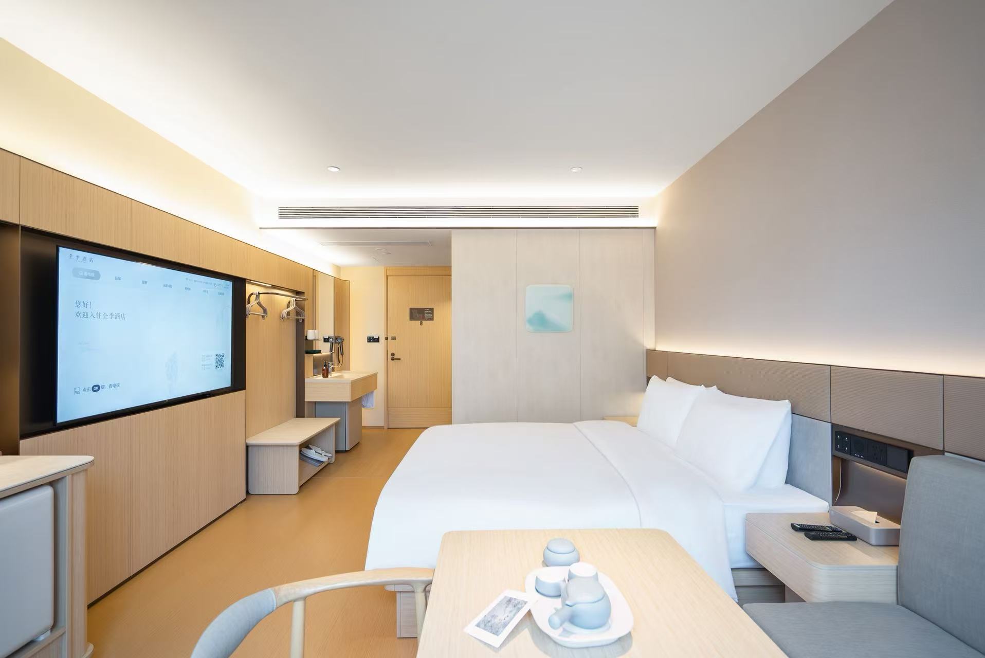 全季（成都西博城兴隆湖湿地公园酒店）高级大床房客房图