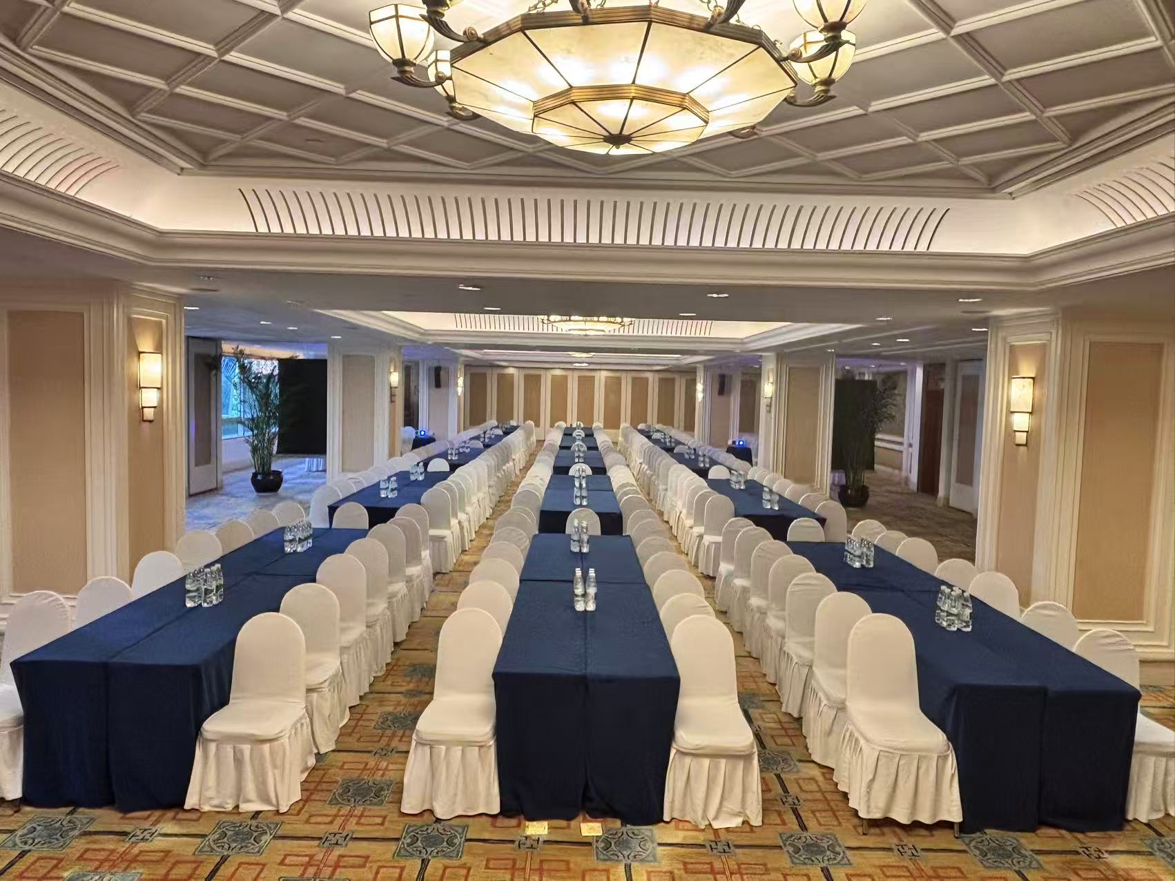昆明佳华广场酒店二楼国际会议厅会场图