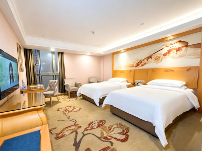 维也纳酒店(惠州博罗罗浮山景区高铁站店)标准双床房(静谧内居·走廊内窗)客房图